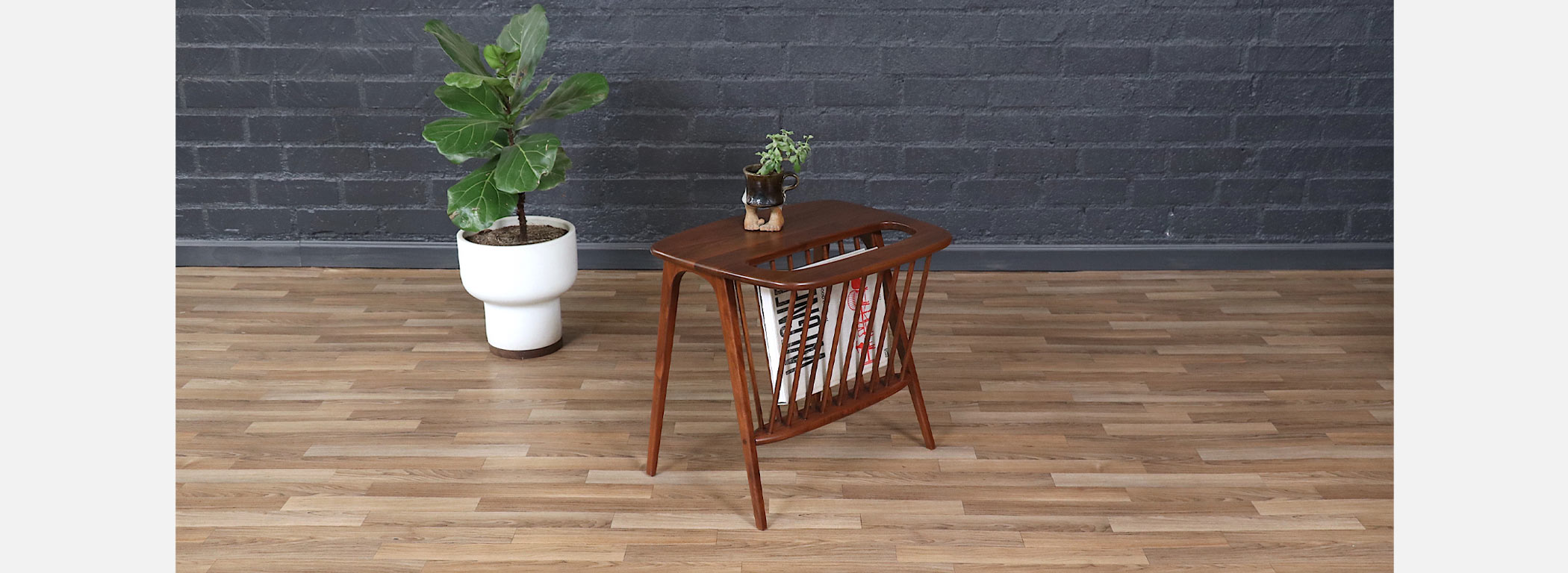 Arthur Umanoff Spindle End Table w/ Magazine Shelf Image