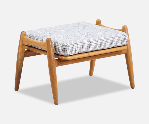 0_Hans_J_Wegner_stool.jpg