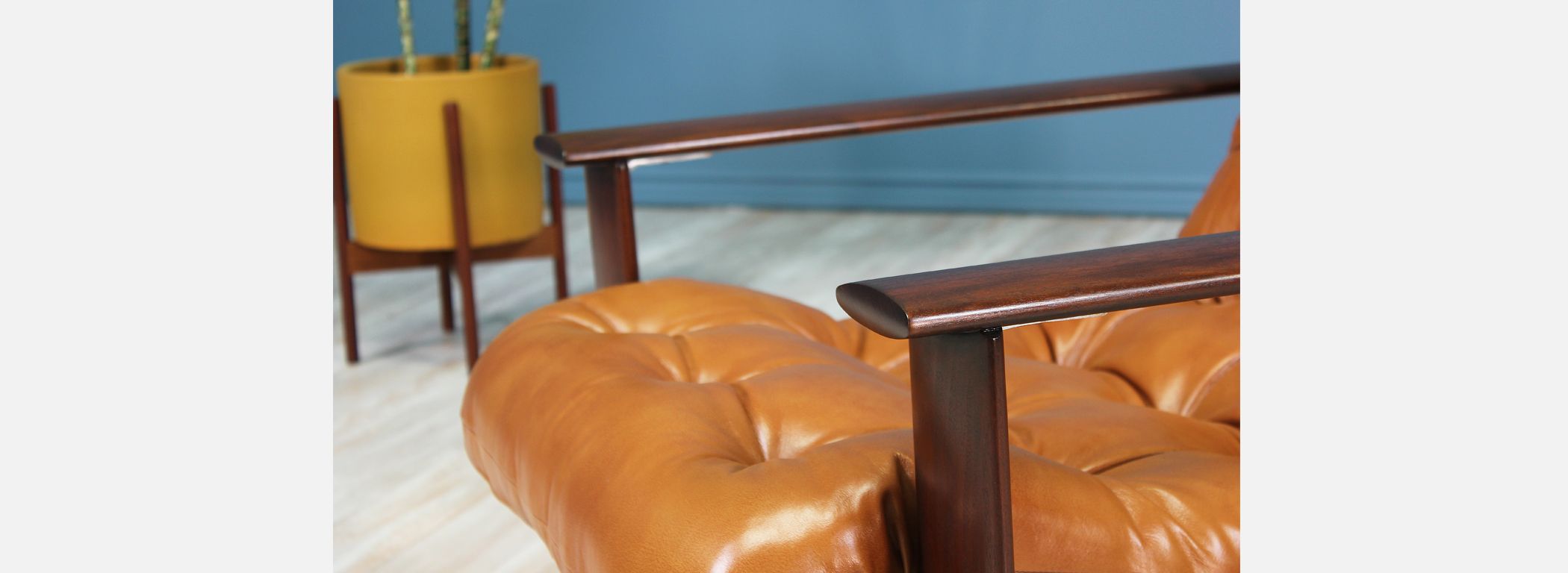 Brazilian Leather & Mahagony MP-129 Lounge Chair by Percival Lafer