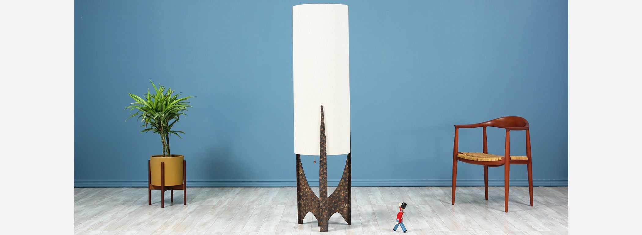 Mid-Century Sculpted Brutalist Metal Floor Lamp Image