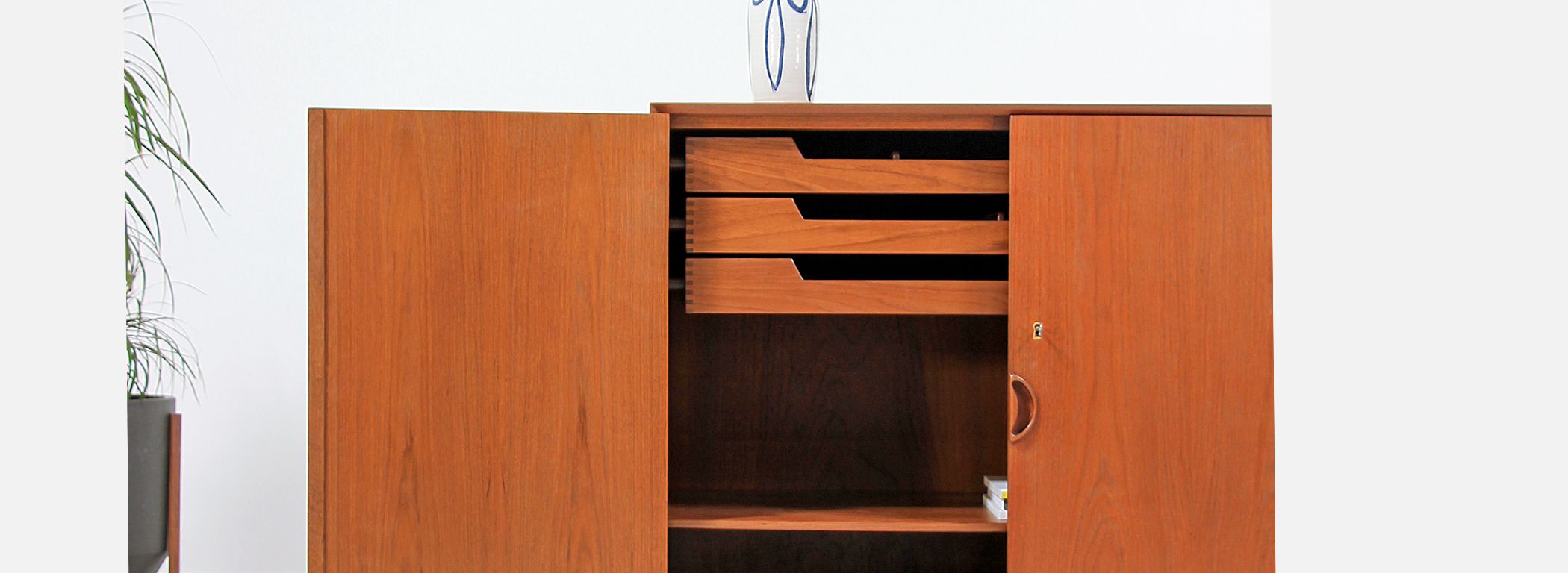 300 danske design møbler Peter Hvidt & Orla Mølgaard-Nielsen Cabinet for Søborg Møbler